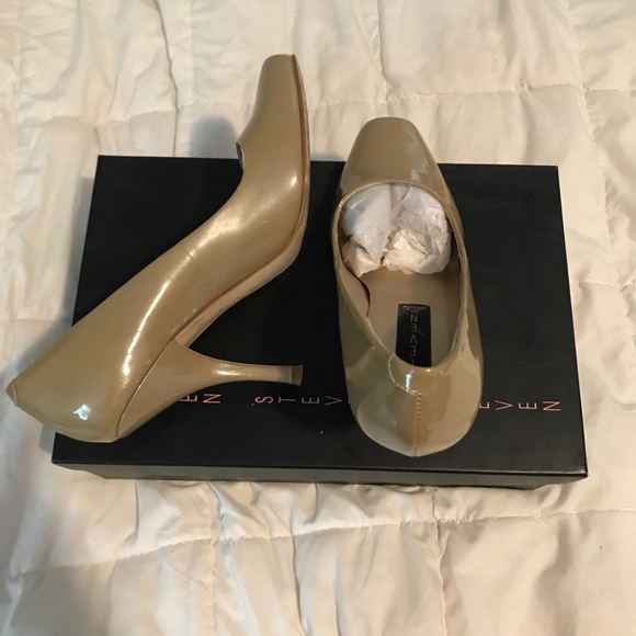 Steven Pumps 6.5 - Picture 2 of 5